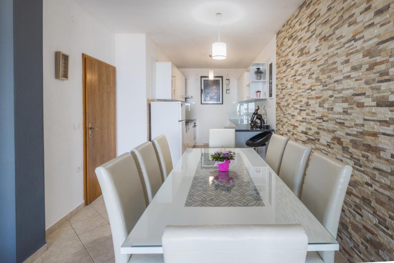 Apartment Dany - Free Beach Parking Makarska Exterior foto